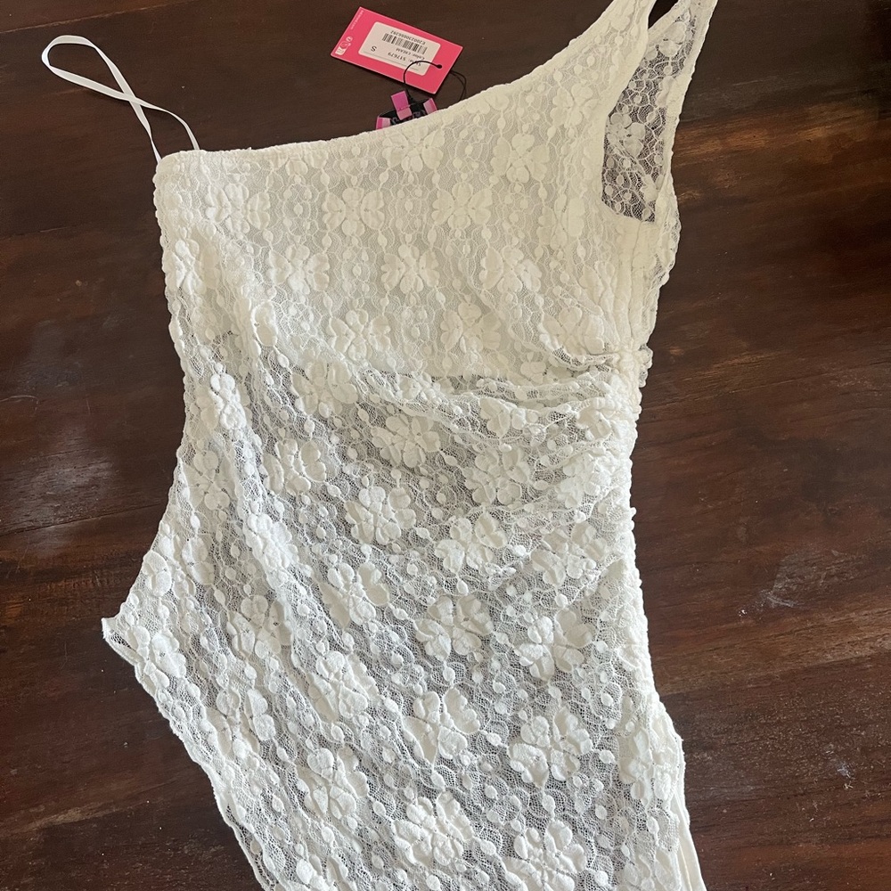 Edikted Lace scrunch top